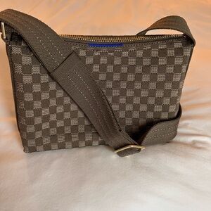 Rothy’s Casual Crossbody in Safari Green